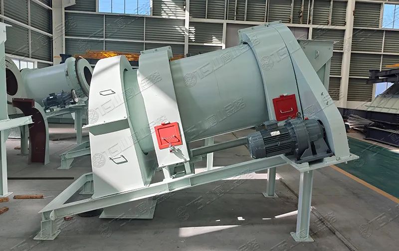 機(jī)制砂防離析、防揚(yáng)塵，有經(jīng)驗(yàn)的砂廠都在用加濕拌和機(jī)
